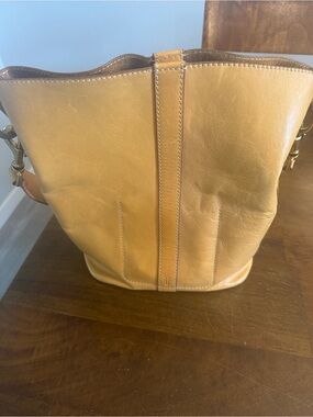 Fossil Leather Bucket Shoulder Bag in Tan
